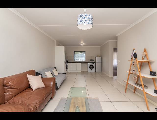 2 BEDROOM APARTMENT FOR SALE IN BURGUNDY ESTATE